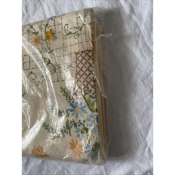 Lady Pepperell No-Iron Twin Flat Sheet Stitchery Design 39x75 In Finished 66x96 - Picture 4 of 8